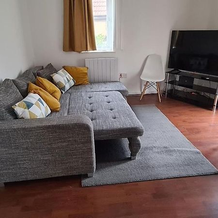 Private 2 Bed Flat Close To Excel & City Airport Londres Exterior foto
