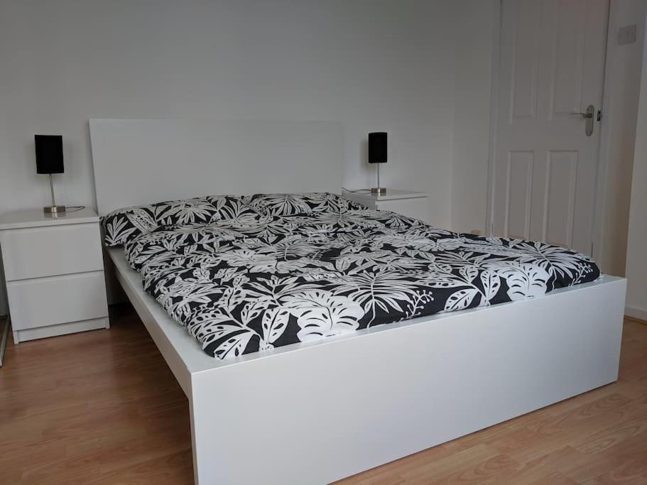 Private 2 Bed Flat Close To Excel & City Airport Londres Exterior foto